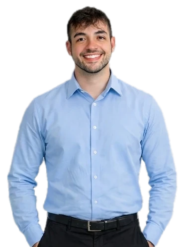 Fundador da Novaware, sorrindo, de camisa azul